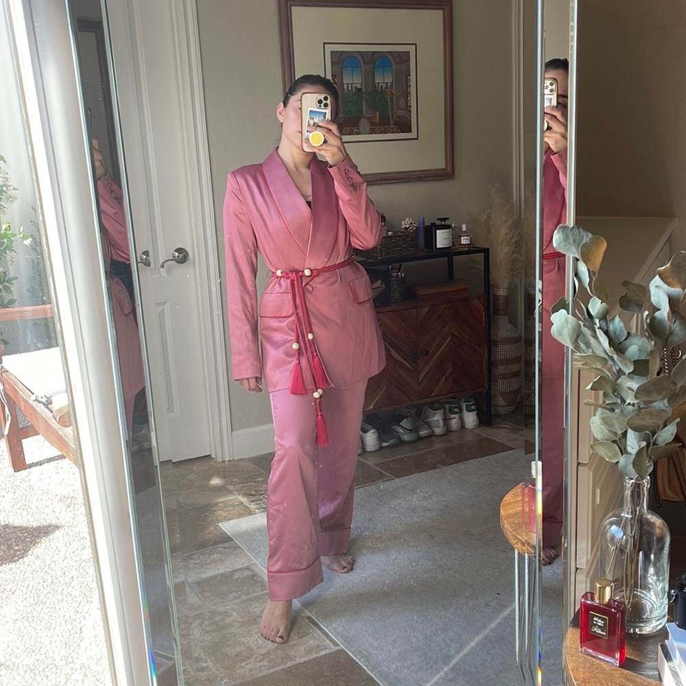 Choosy pink satin belted suit set size 2/S